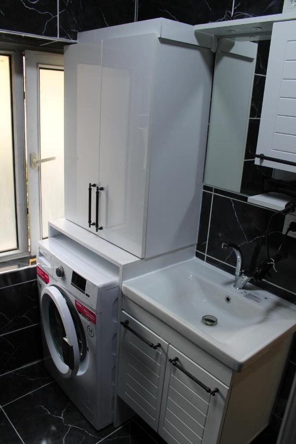 Apartament Beyoglu Asmalimescit'Te Mobilyali Balkonlu Daire Stambuł Zewnętrze zdjęcie